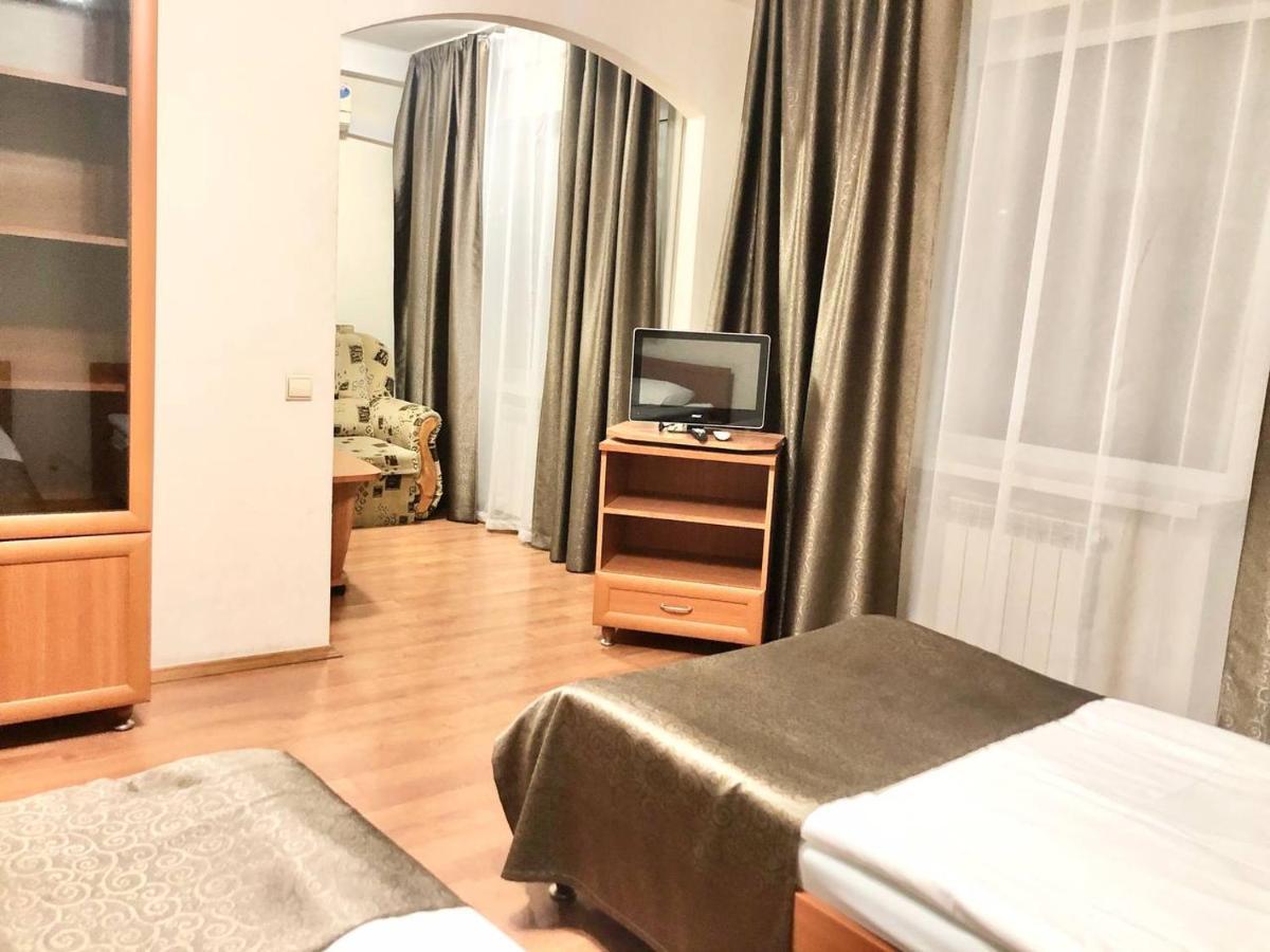 Hotel 7F Kiev Exteriör bild