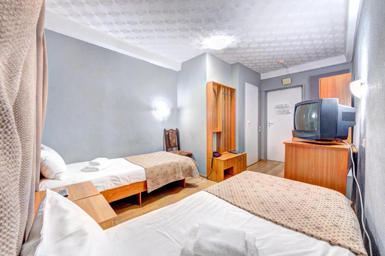 Hotel 7F Kiev Exteriör bild