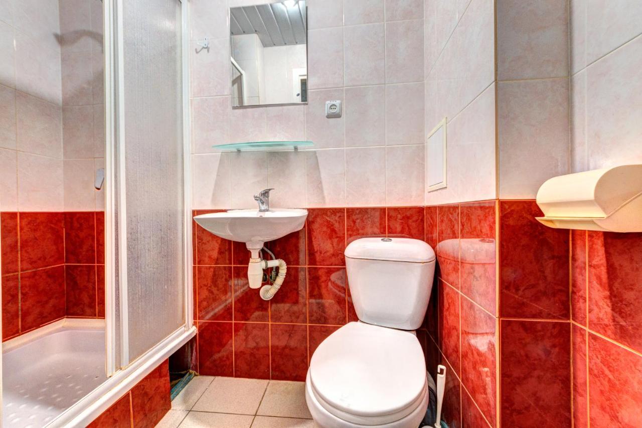 Hotel 7F Kiev Exteriör bild