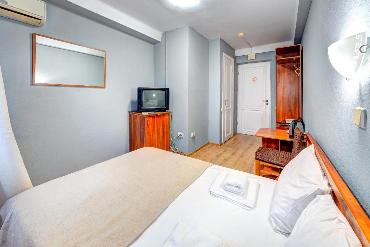Hotel 7F Kiev Exteriör bild