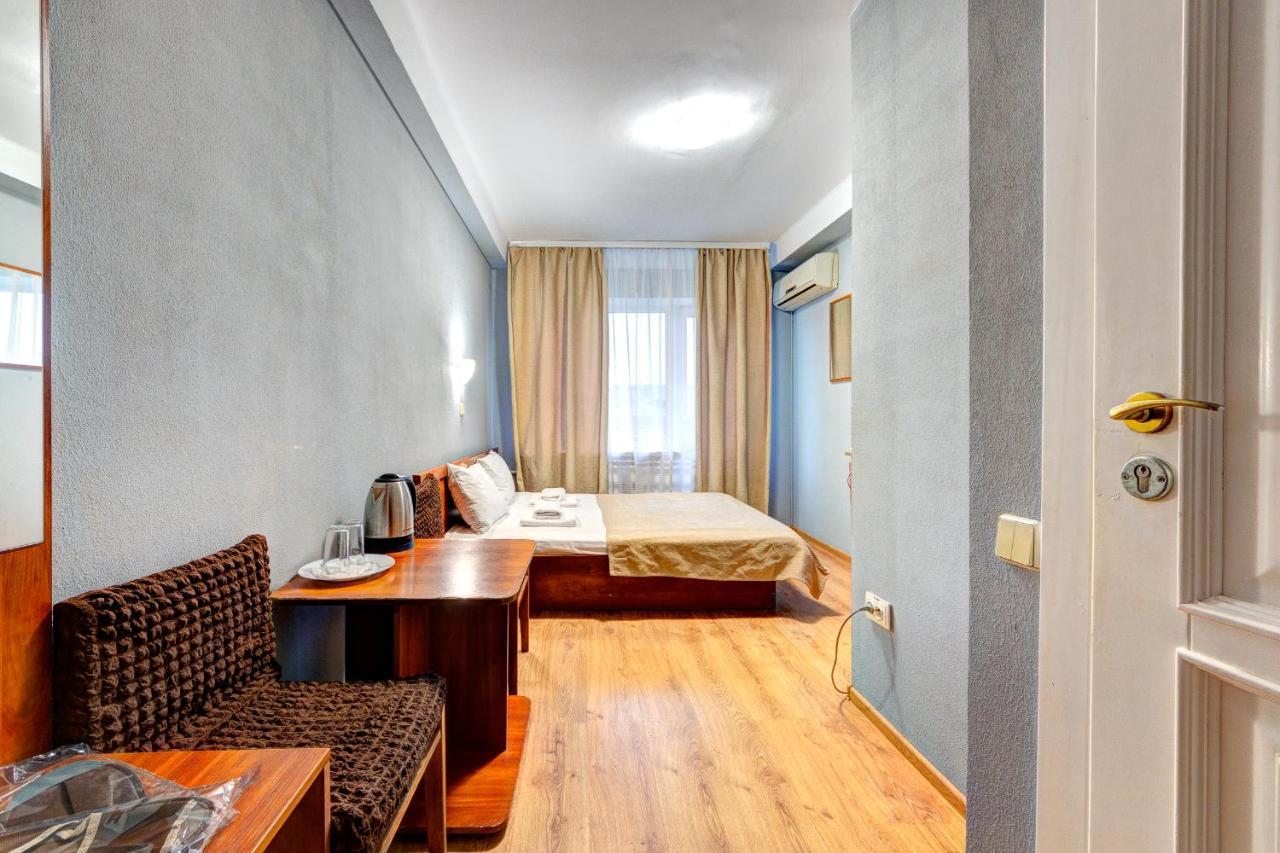Hotel 7F Kiev Exteriör bild