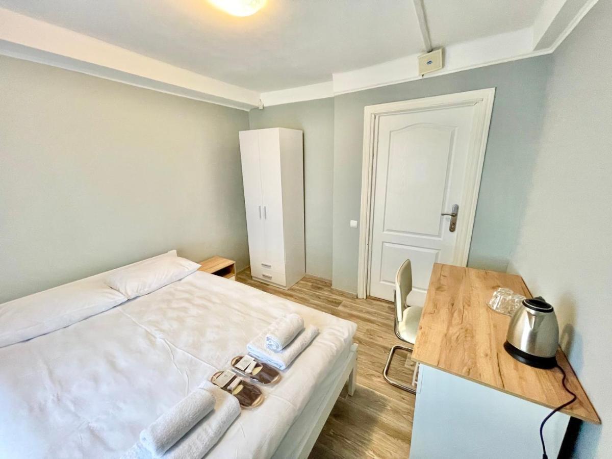 Hotel 7F Kiev Exteriör bild